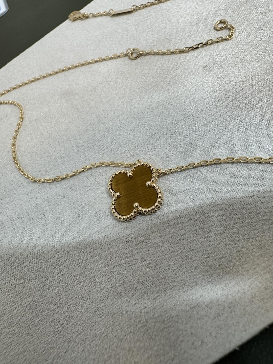 ใ๐ROSE๐ใCLOVER 15MM Tiger Eye Stone Necklace