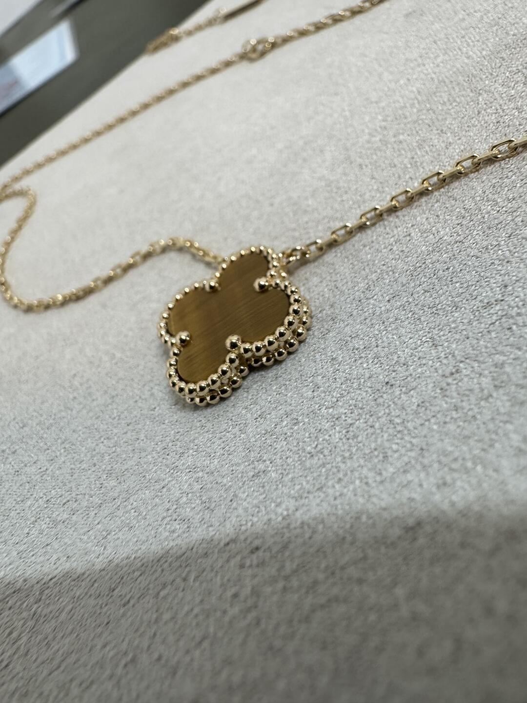 ใ๐ROSE๐ใCLOVER 15MM Tiger Eye Stone Necklace