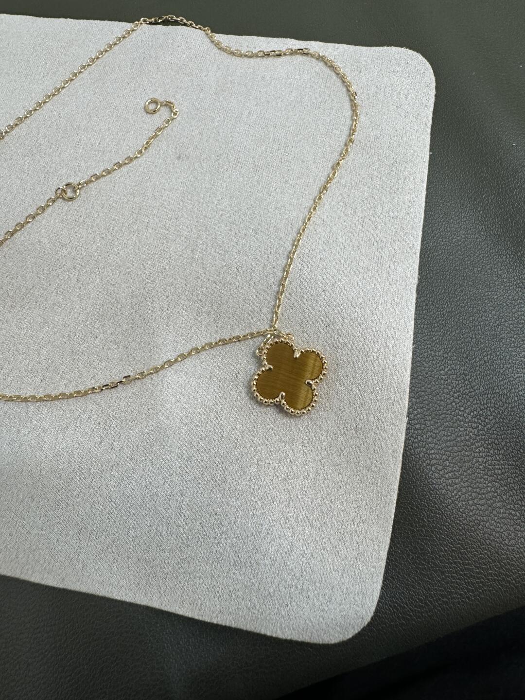 ใ๐ROSE๐ใCLOVER 15MM Tiger Eye Stone Necklace