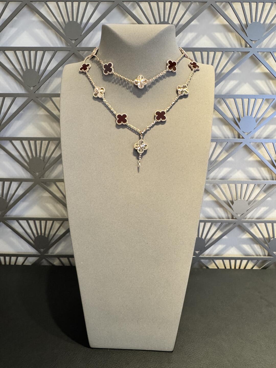 [Rose Tomorrow]CLOVER 20 MOTIFS LASER CARNELIAN NECKLACE