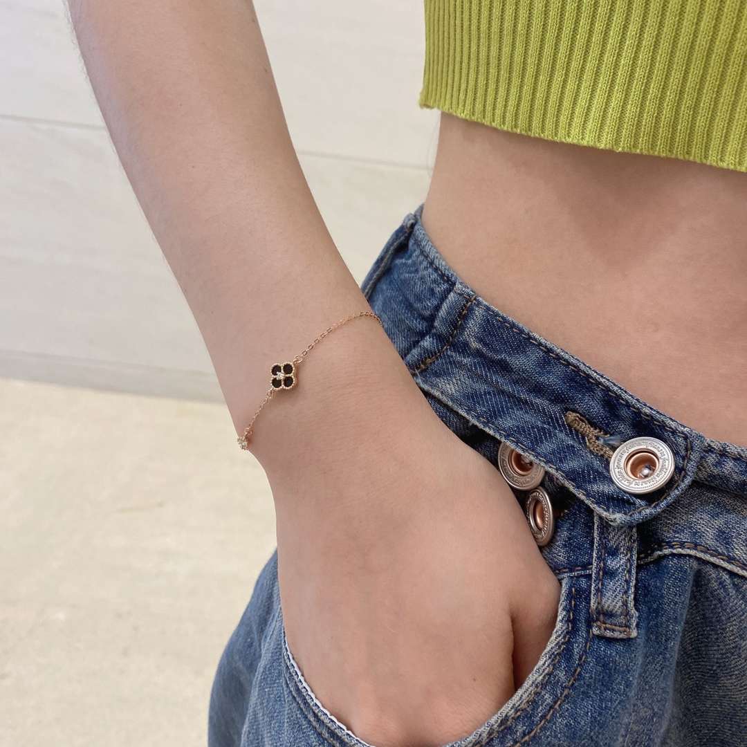 [Rose Tomorrow]Delicate Four Leaf Clover Bracelet