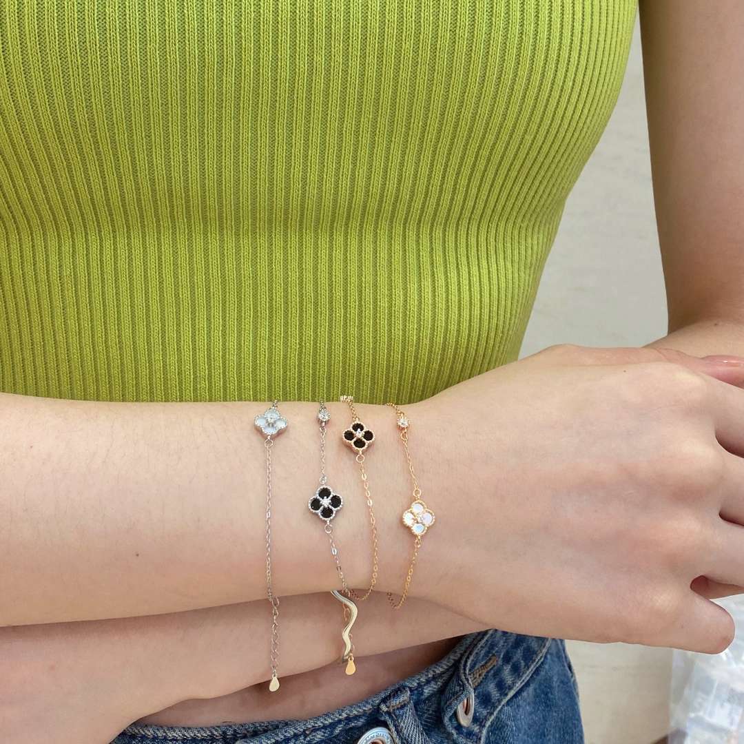 [Rose Tomorrow]Delicate Four Leaf Clover Bracelet