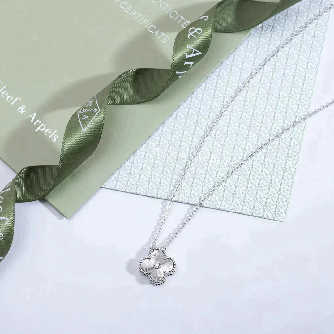 [💎ROSE💎]CLOVER  15MM DIAMOND LASER NECKLACE SILVER