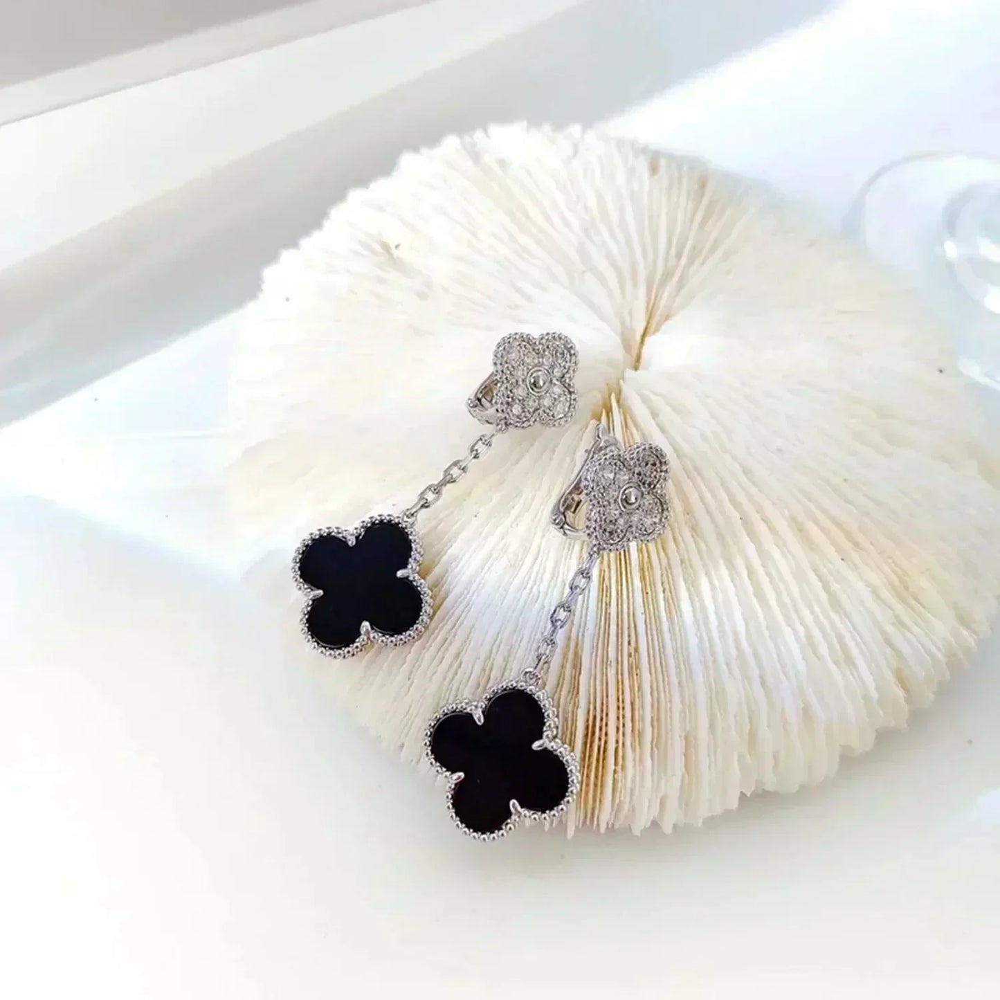 [Rose Tomorrow]CLOVER 2 MOTIFS  DIAMOND ONYX EARRINGS SILVER