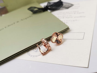 [💎ROSE💎]CLOVER MEDIUM STUD EARRINGS