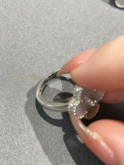 [💎ROSE💎]CLOVER SILVER MOP DIAMOND RING
