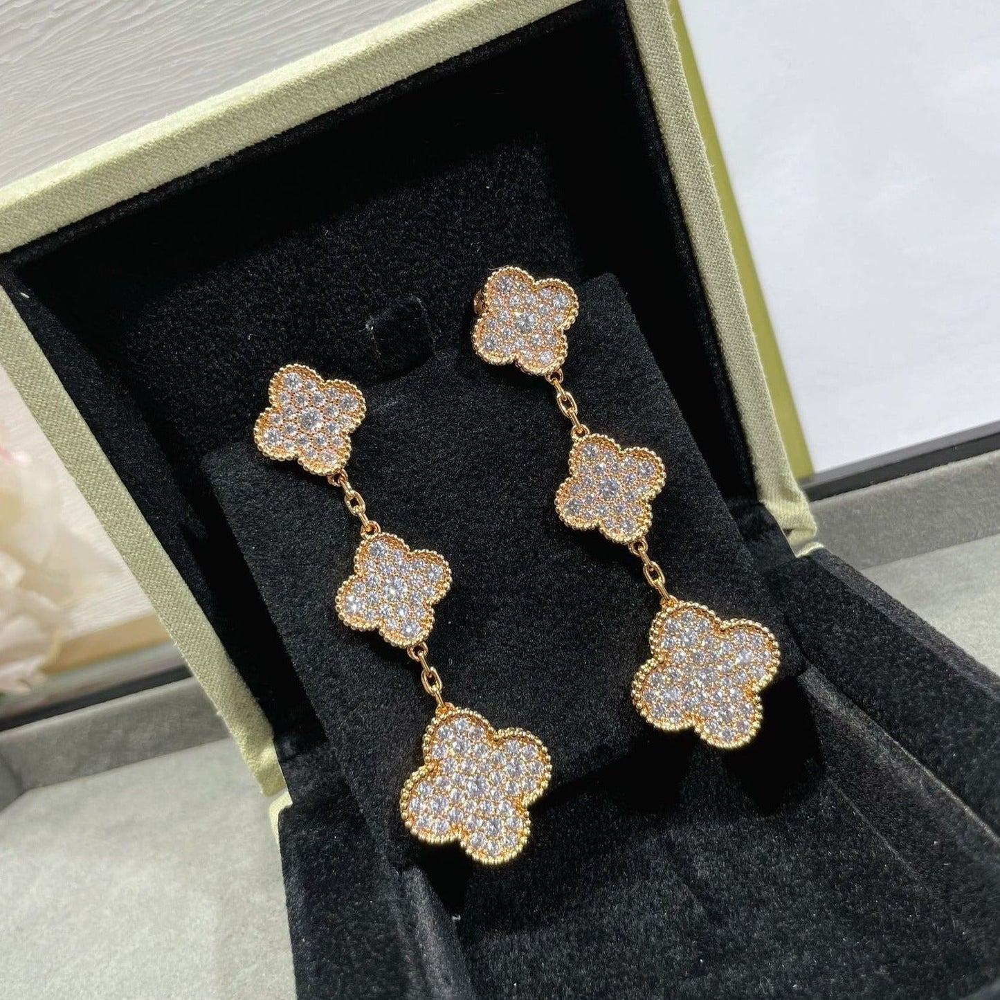[Rose Tomorrow]CLOVER 3 MOTIFS DIAMOND PAVED ROSE GOLD EARRINGS