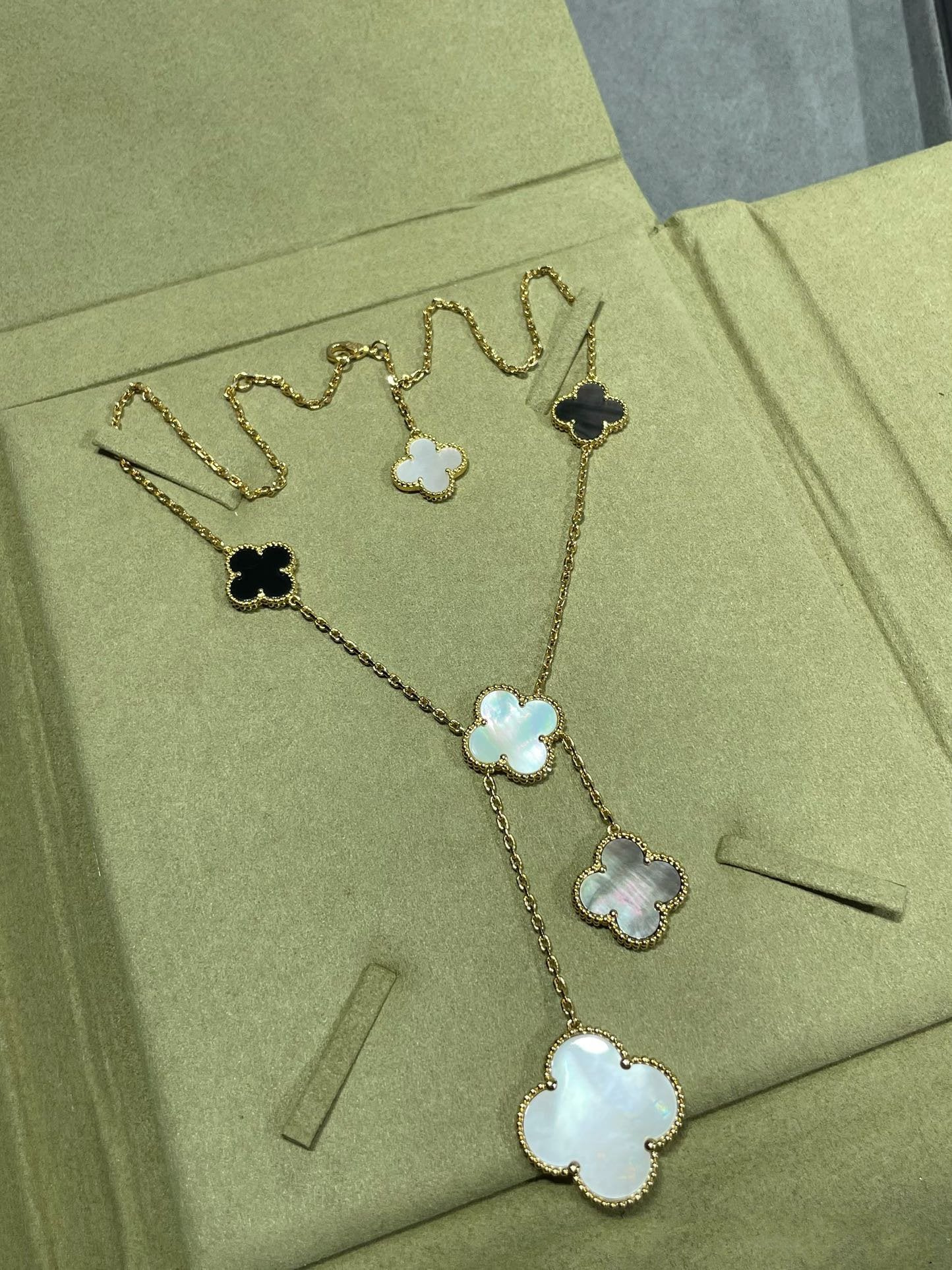 [💎ROSE💎]CLOVER 6 MOTIF MOP ONYX GOLD NECKLACE