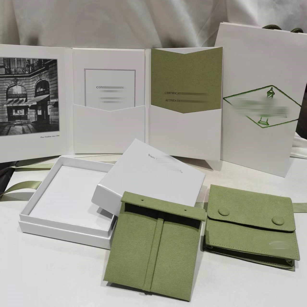 [Rose Tomorrow]VA CLOVER BRACELET NECKLACE RING BOX GIFT BAG