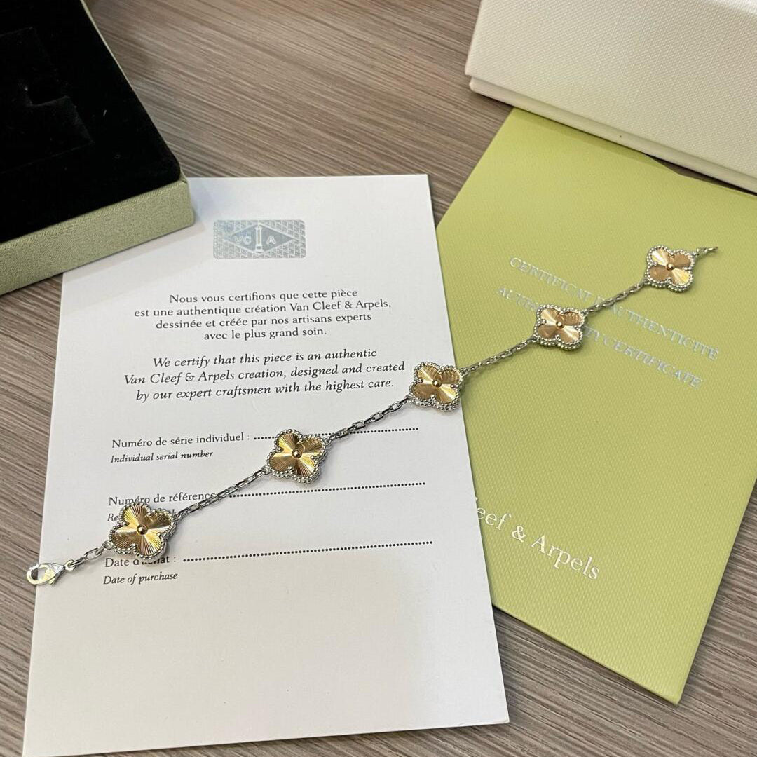 [Rose Tomorrow]CLOVER  5 MOTIFS  CHRISTMAS LIMITED EDITION BRACELET